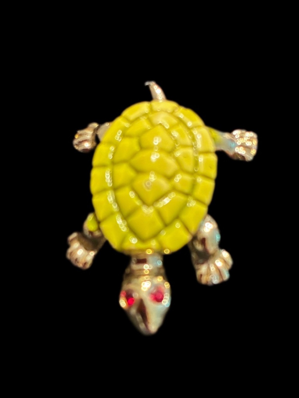 Vintage EUC  turtle brooch Green shell with red eyes